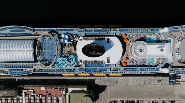 What are the cheapest ways to explore the historical sites of Canterbury?